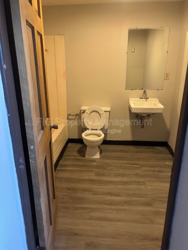 Building Photo - 605 W E St