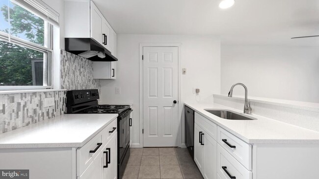 Primary Photo - 4389 Pembrook Village Dr