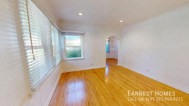 Building Photo - 14338 Califa St