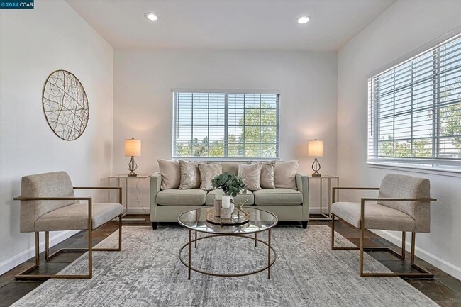 Building Photo - 618 Palomino Dr