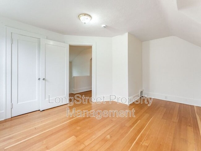 Building Photo - 2230 SE 51st Ave