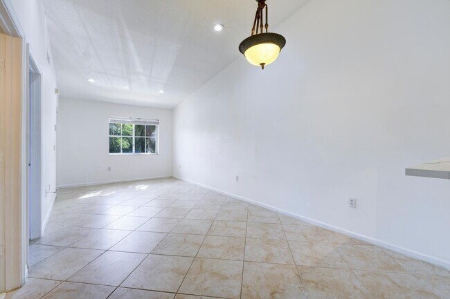 Building Photo - 3478 Briar Bay Blvd