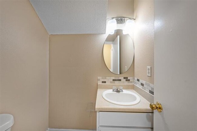 Building Photo - 14203 Sussman Ct
