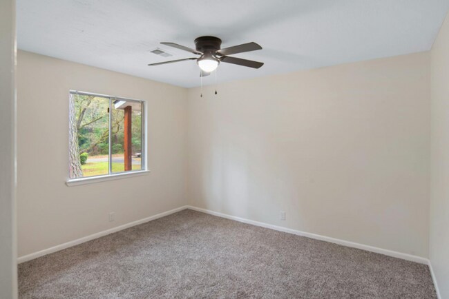 Building Photo - 3 BR Ranch