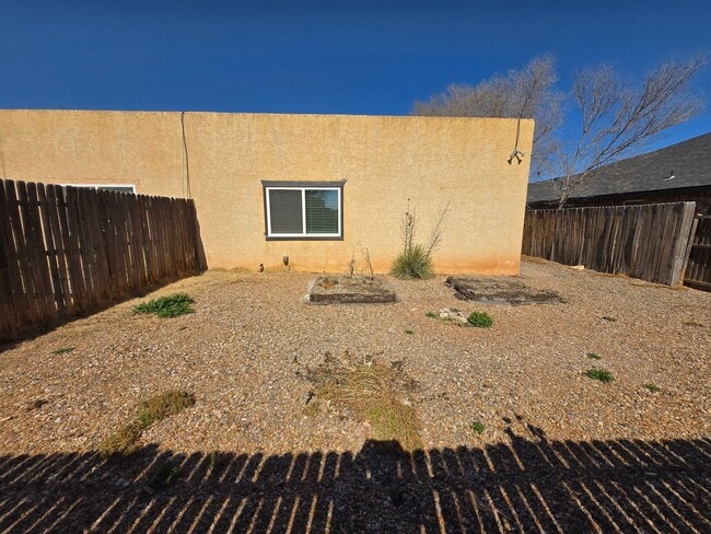 Building Photo - Move in ready!