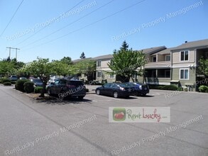 Building Photo - AMAZING PRICE! Wonderful 2-Bedroom Top Floor Condo in Renton - Great Location!
