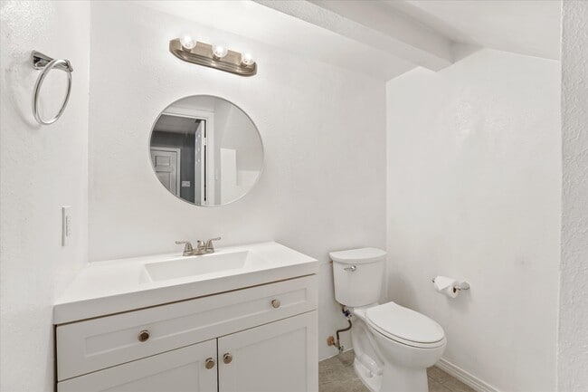 Building Photo - 6341 Bordeaux Ave