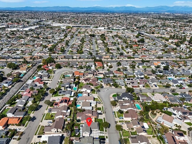 Building Photo - Modern Indoor / Outdoor Living with Resort-Style Yard & Bonus Suite