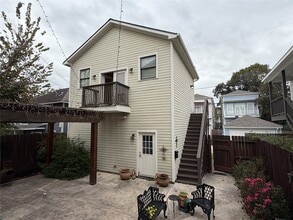 Building Photo - 614 E 10 1/2 St