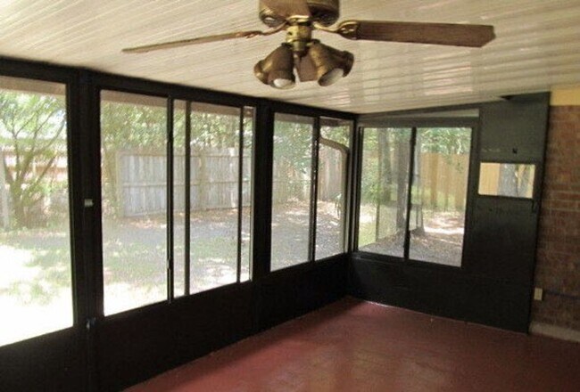 Building Photo - 3-Bedroom, 2-Bathroom single-family home brick construction