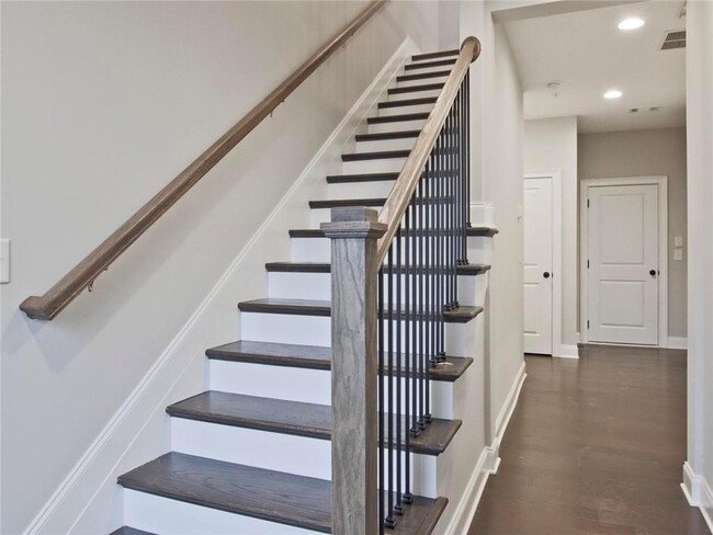 Building Photo - 6678 Sterling Dr
