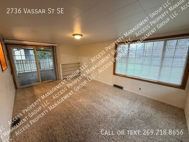 Building Photo - 2736 Vassar Dr SE