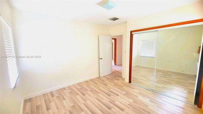 Building Photo - 241 Ponce de Leon Blvd