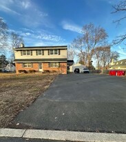 Building Photo - 495 5th Ave