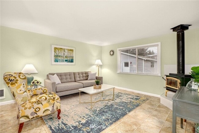 Building Photo - CLICK "REQUEST A TOUR" NOW!