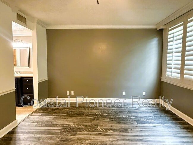 Building Photo - 2614 Cove Cay Dr