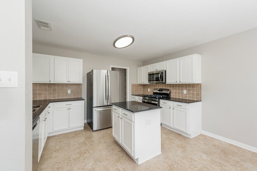 Building Photo - 3330 Legends Mill Dr