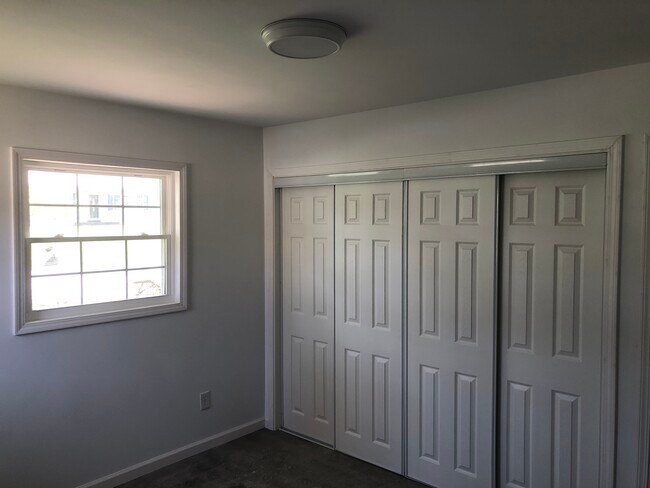 Building Photo - 9 Arbor Dr