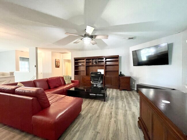 Upstairs Loft - office or 2nd living area - 11519 Brae Hill