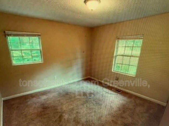 Building Photo - 1501 Howard Dr