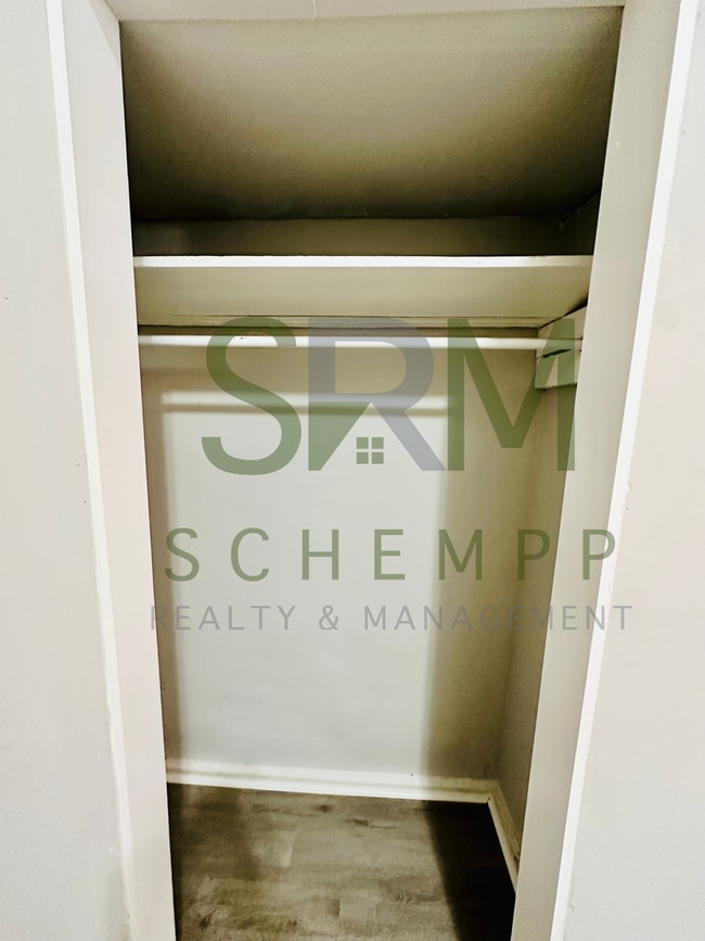 Building Photo - 2 Bedroom Single-Family Home in the Portland Area. Section 8 welcome!