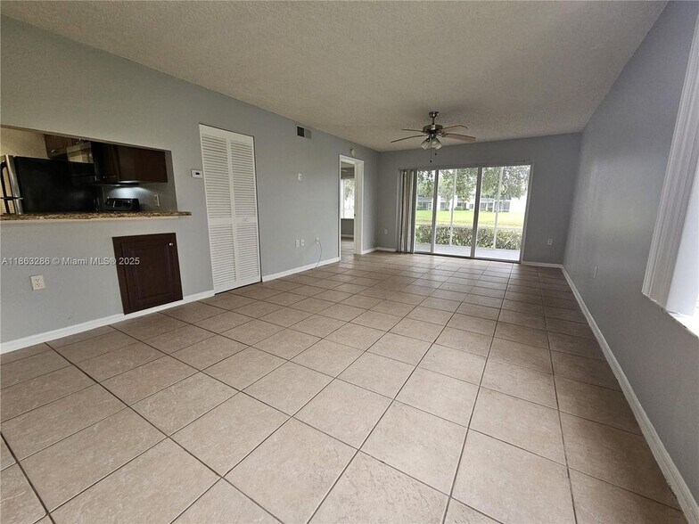 Building Photo - 8106 Glenmoor Dr