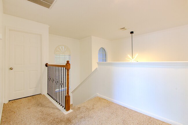 Building Photo - 20922 Clovermeadow