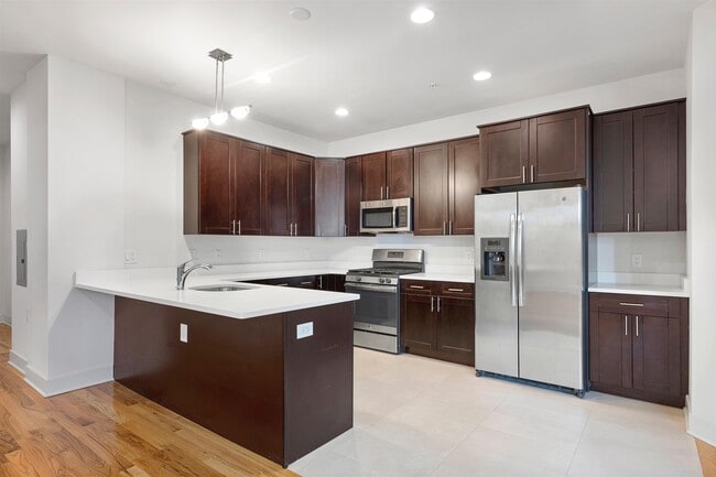 Building Photo - 136 Oakland Ave