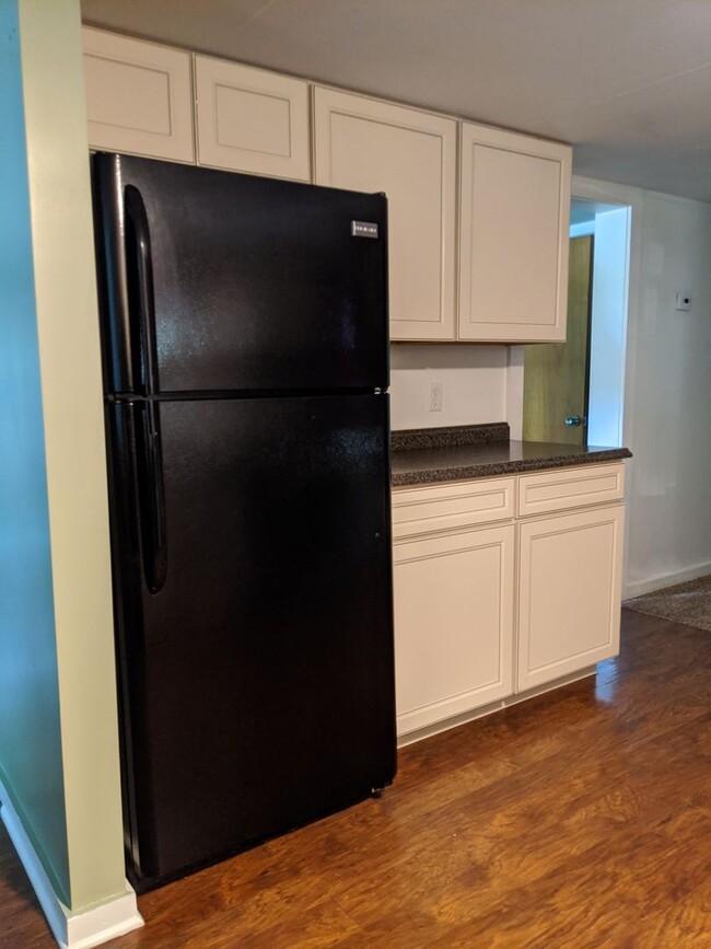 Building Photo - Cozy pet friendly location on a large lot