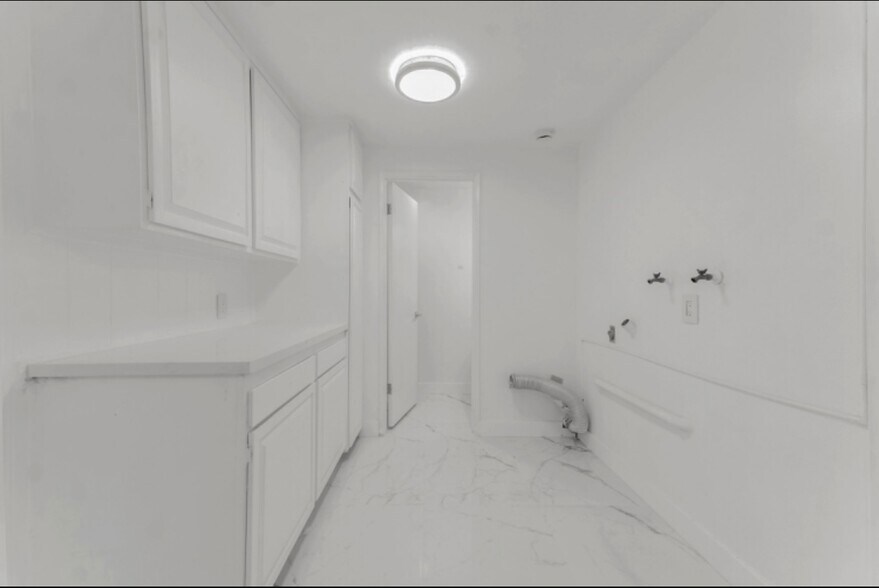 Building Photo - 2506 Sapra St