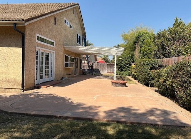 Building Photo - Your Dream Home Awaits in the Heart of Cam...