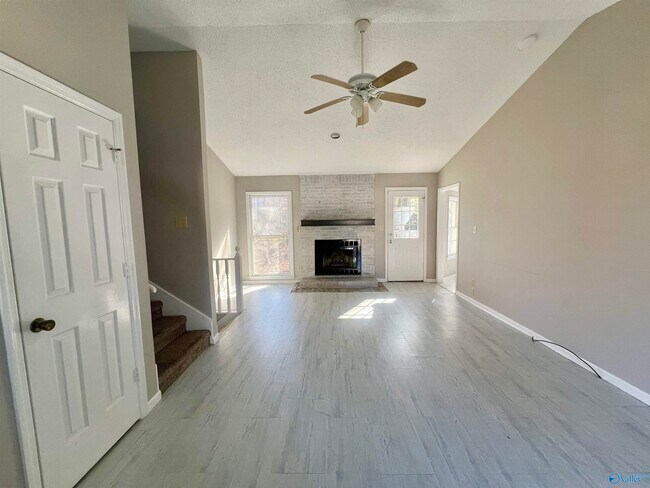 Building Photo - 704 Captiva Ct SE