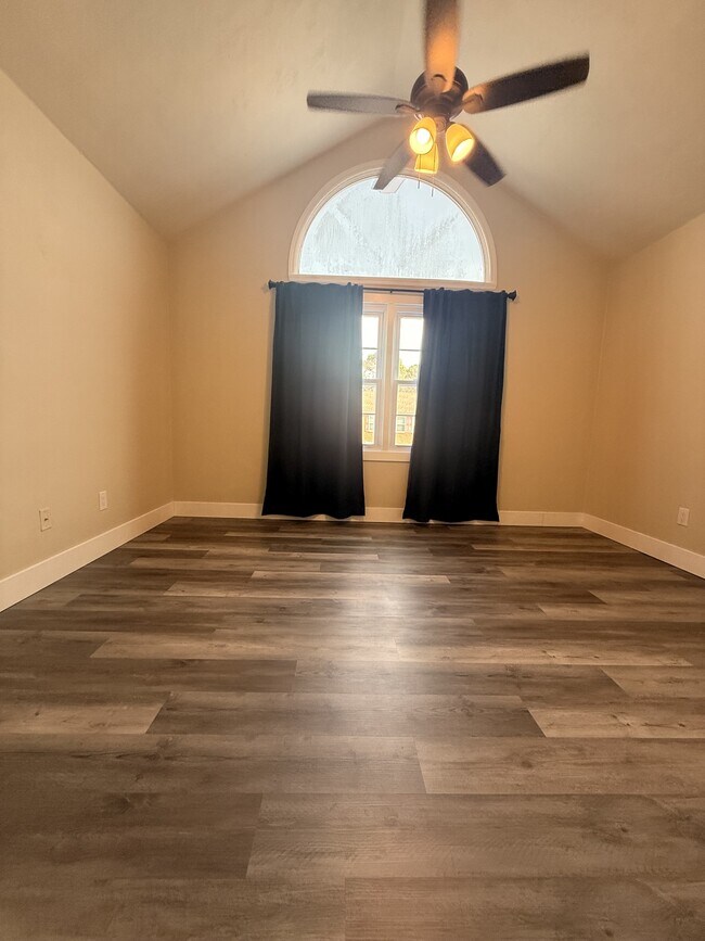 Building Photo - 1949 Arlington Arch Dr