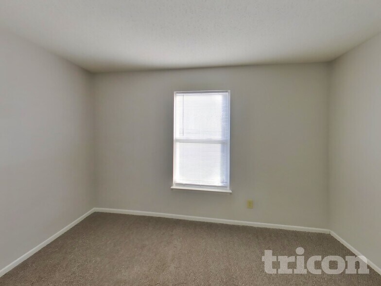 Building Photo - 773 Fern St