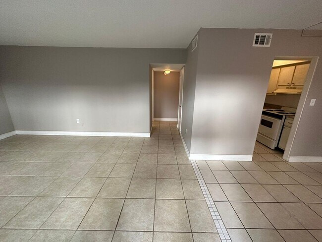 Building Photo - GREEN TEE VILLAGE 1 BED FOR RENT - FAST APPROVAL!