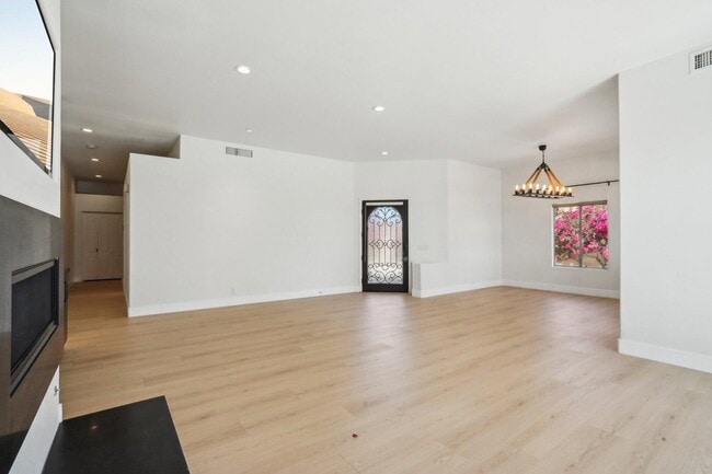 Building Photo - 48 Oak Tree Dr