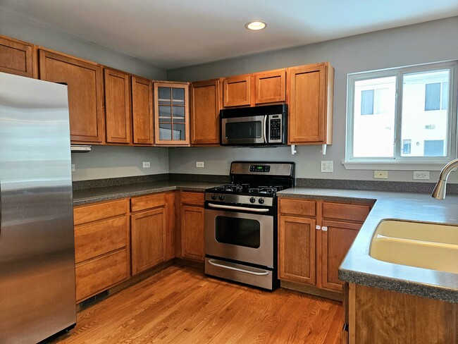 Building Photo - 24403 John Adams Dr