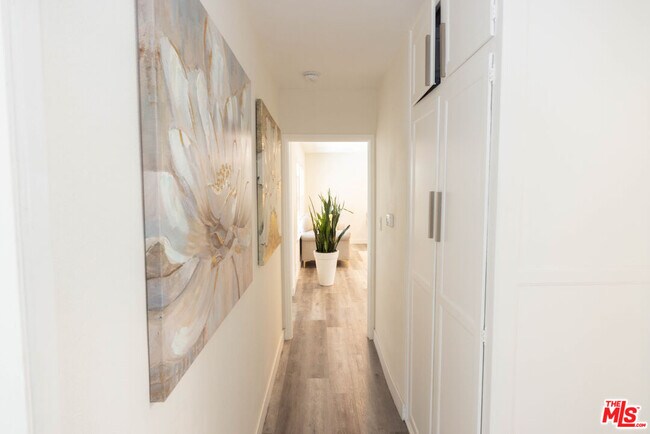 Building Photo - 19119 Sylvan St