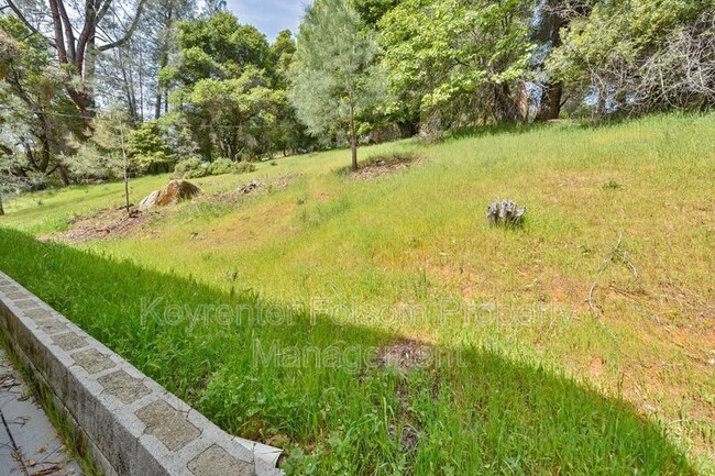 Building Photo - 5456 Oak Leaf Cir