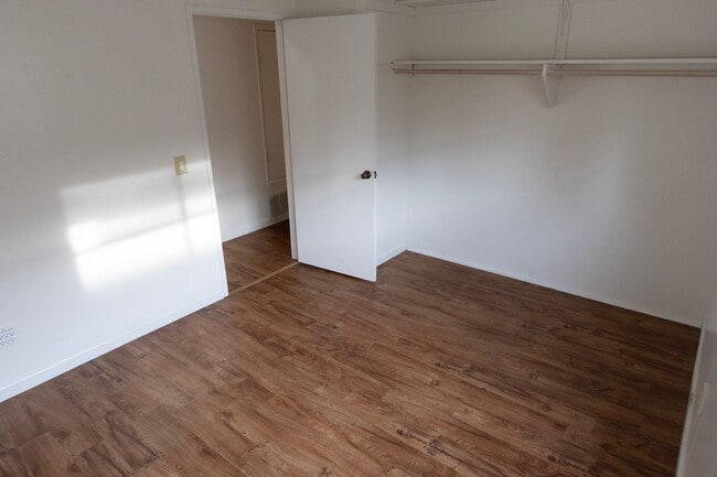 Building Photo - 5222 Countryside Dr