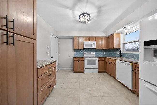 Building Photo - 67 Strecker Rd