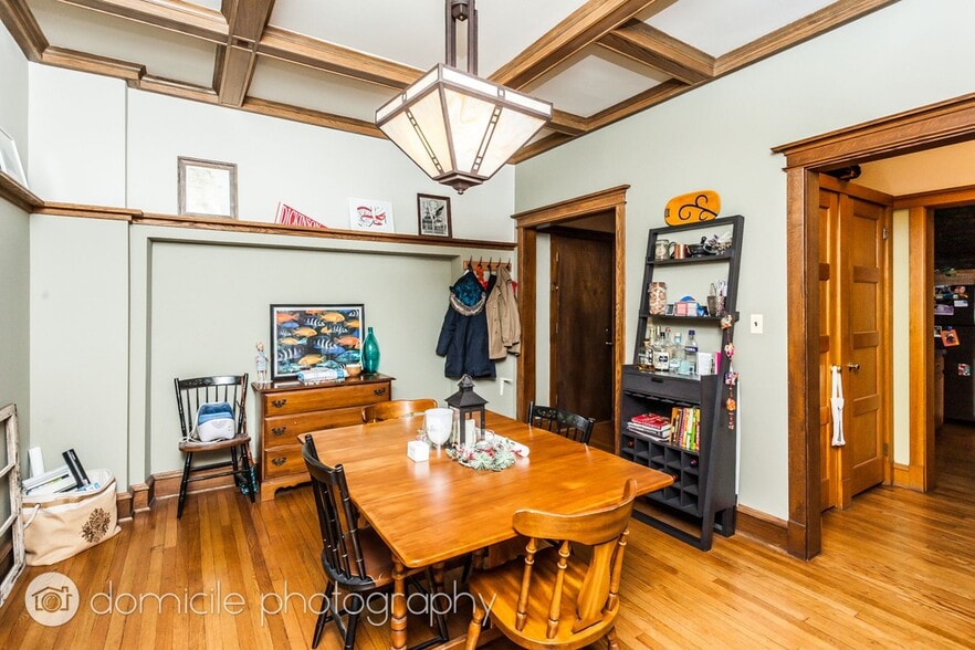 Building Photo - 3747 N Pine Grove Ave