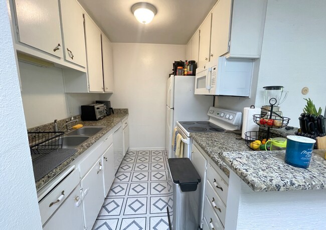 Building Photo - 6416 Friars Rd