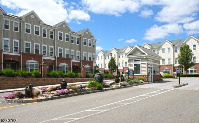Building Photo - 808 Deluca Rd
