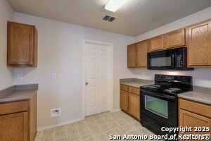 Building Photo - 8011 Willow Country