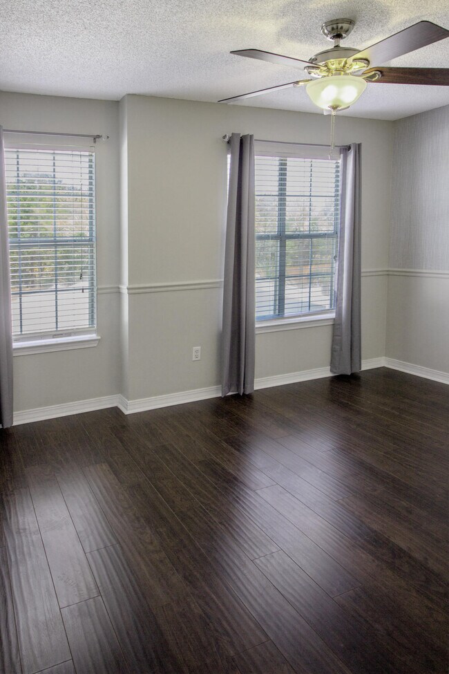 Building Photo - 2713 Bay Club Dr