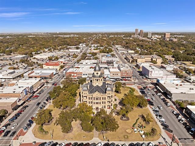 Building Photo - 608 W Hickory St