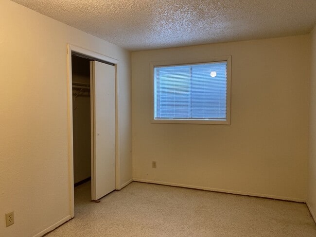 Building Photo - STUDENTS WELCOME! Spacious Basement Apartment 2 Bedroom 1 Bathroom West Fort Collins
