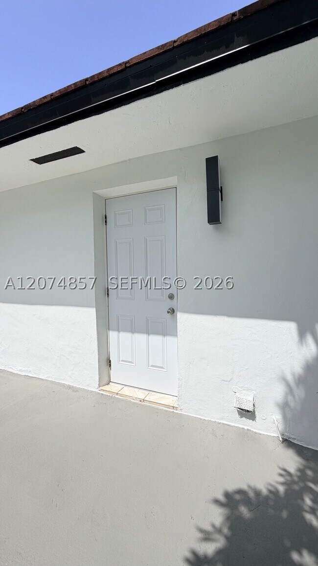 Building Photo - 3144 SW 23rd St