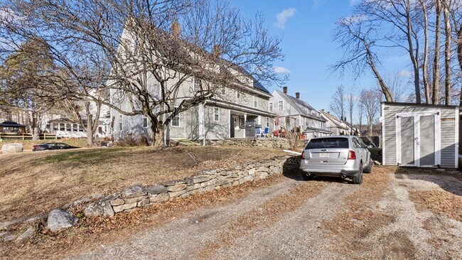 Building Photo - 6 Crescent St